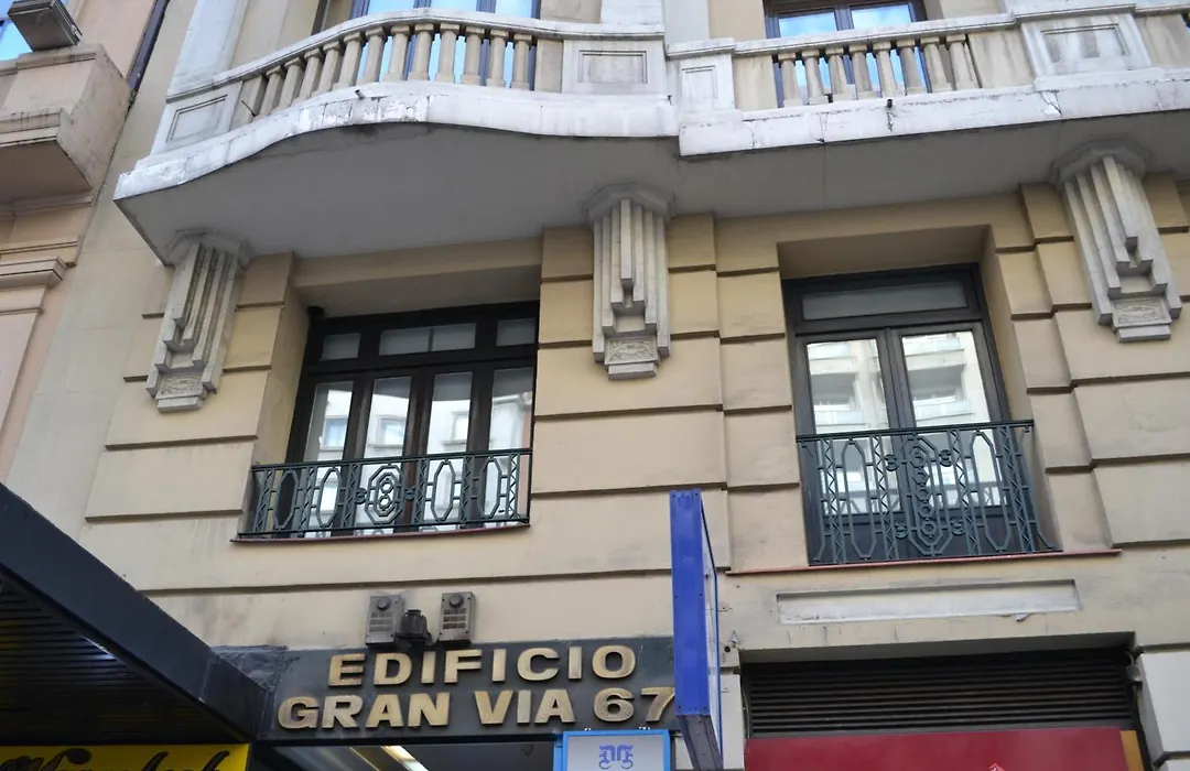 Room Gran Via Apartments-1