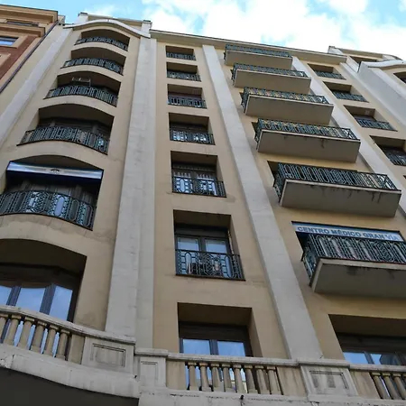 Room Gran Via Apartments-3
